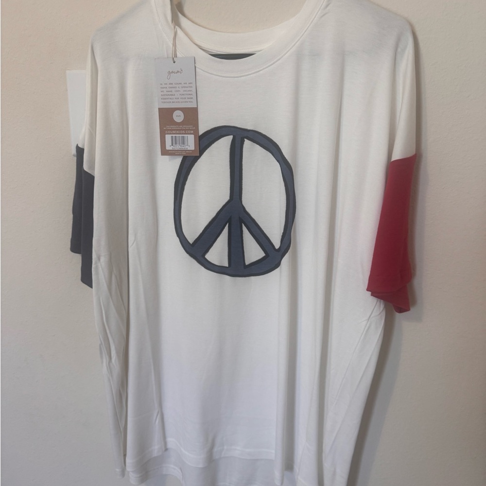 Goumi White Peace Sign T-Shirt with Red and Black Sleeves